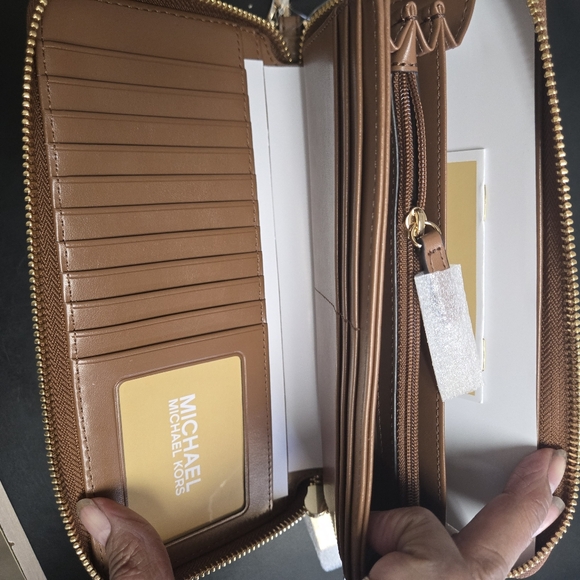 NWT Michael Kors  womens jet set Continental camel full zip wallet - Picture 7 of 10